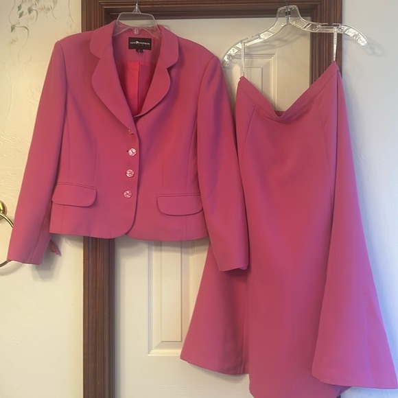 Sag Harbor Other - Sag Harbor 2pc Suit.   Excellent Condition